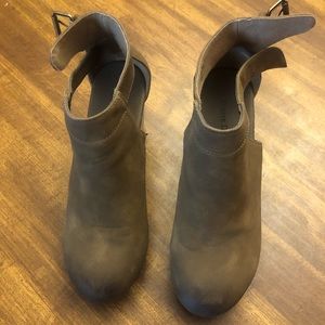 Closed Toe wedge clogs
